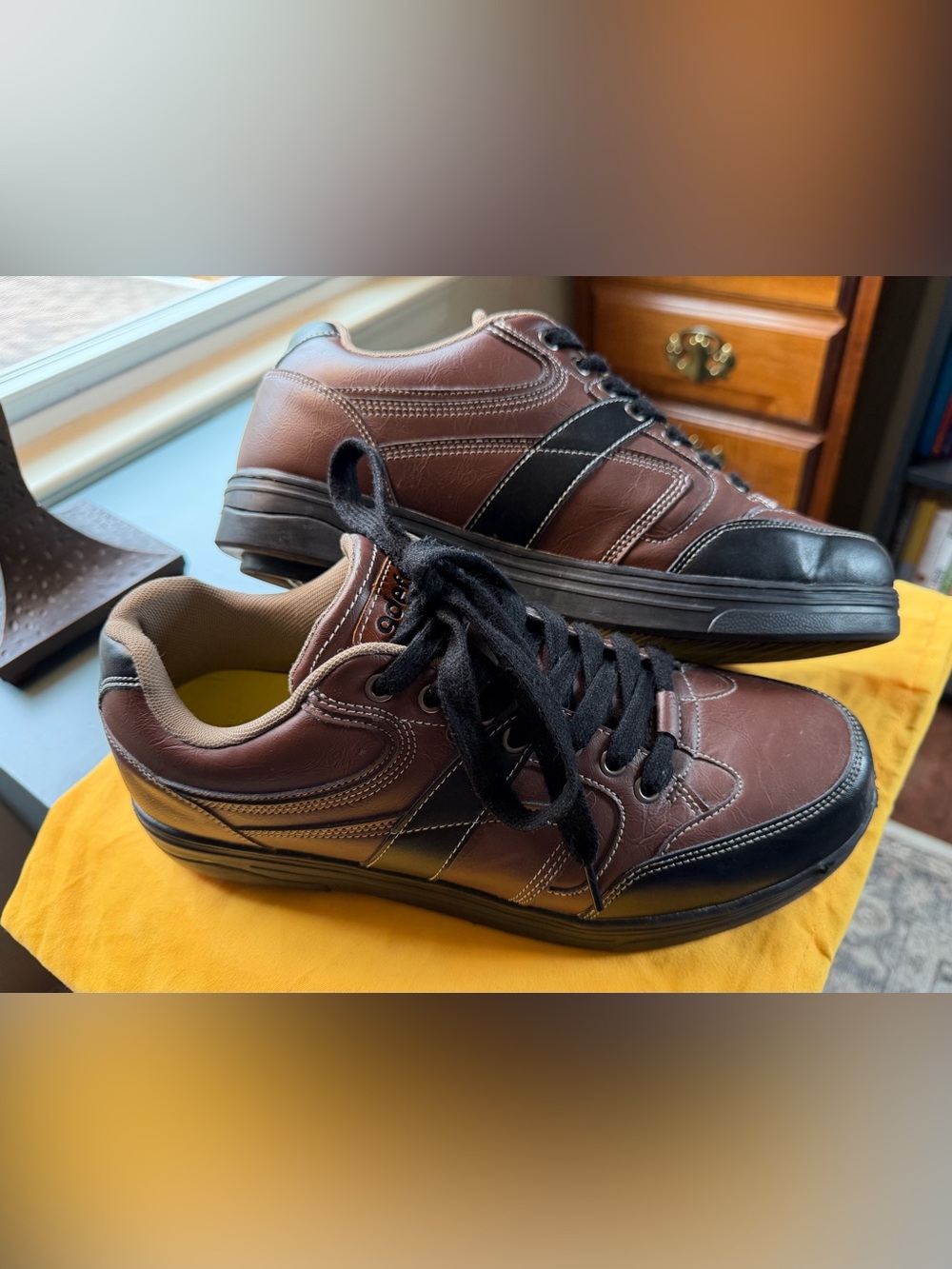 Men's Brown Leather Lace-Up Derby with Black Accents